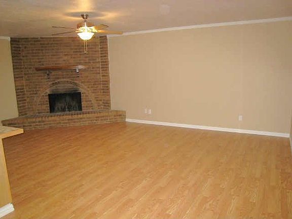 2nd image of 905 Circle Cove Dr
