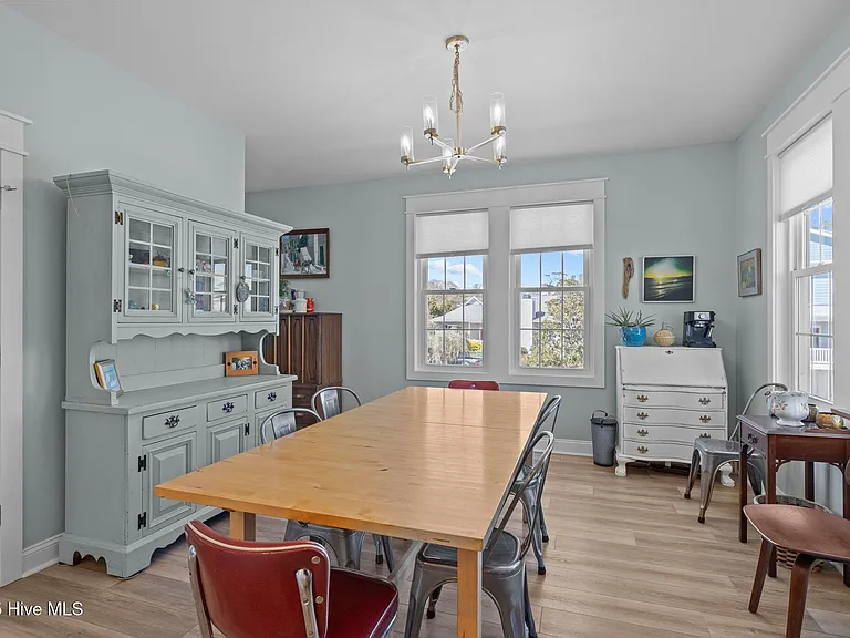 310 Lord Berkeley Dr — Photo 16