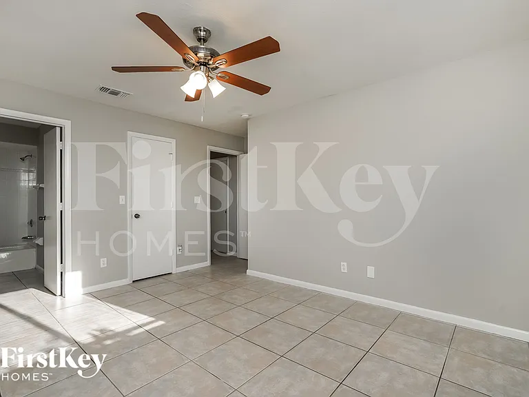 2022 NW 9th St — Photo 13