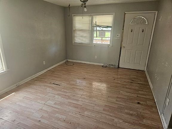 2nd image of 3215sw7th St