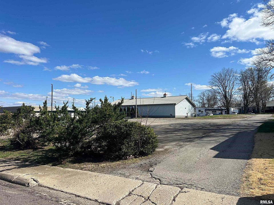 2nd image of 1224 E Moneta Ave