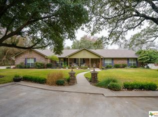 708 Whispering Oaks Dr, Salado, TX 76571