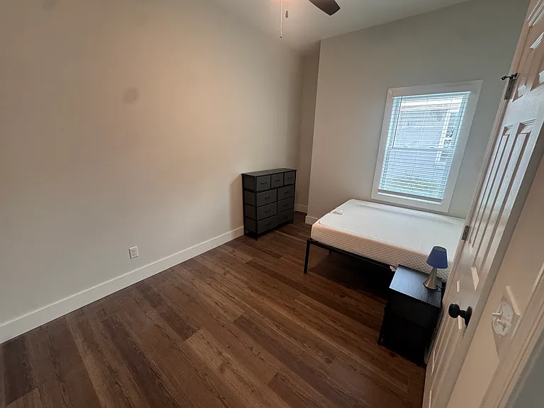 2119 Harden St #B — Photo 9