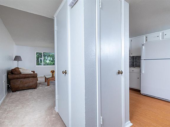 5th image of 109 Harbor Dr Unit 207