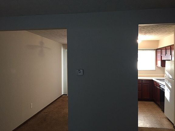 4th image of 1291 Country Side Dr APT B
