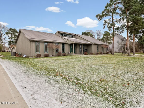 825 Bitterbrush Ln, Findlay, OH 45840