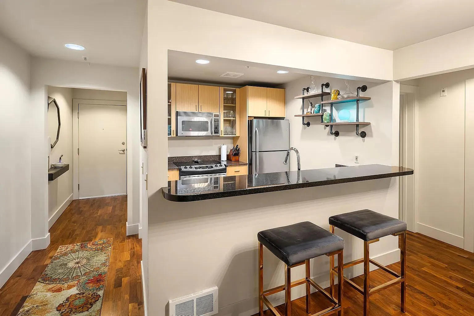 2 bed, 742 sqft, $3,250 — Photo 3
