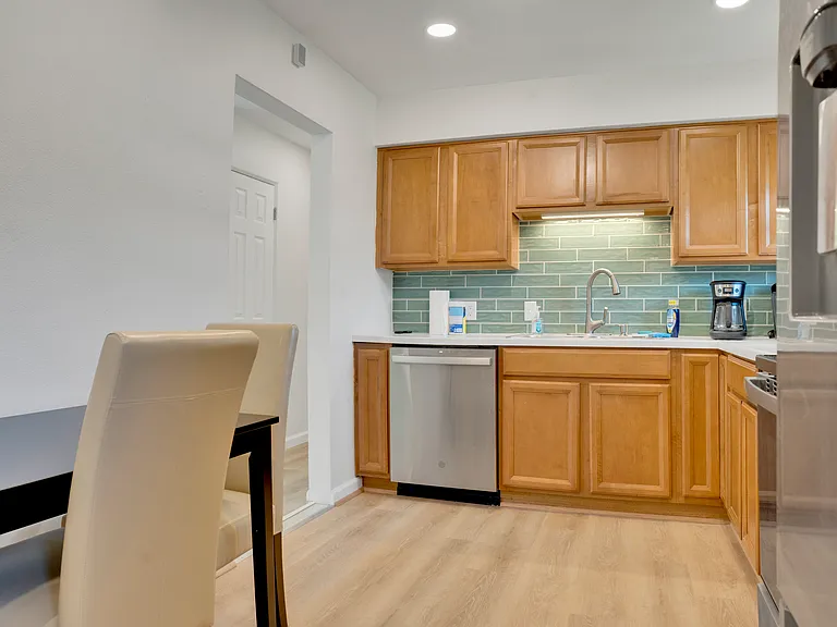 104 W Jackson St — Photo 15