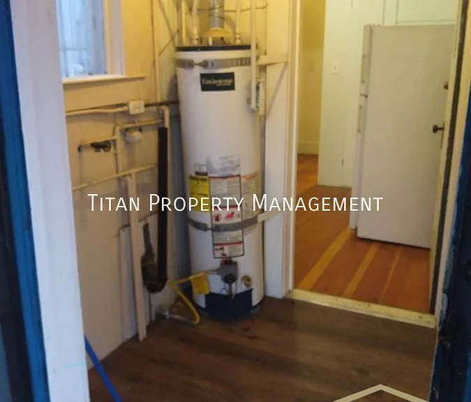 714 27th St #2 — Photo 10