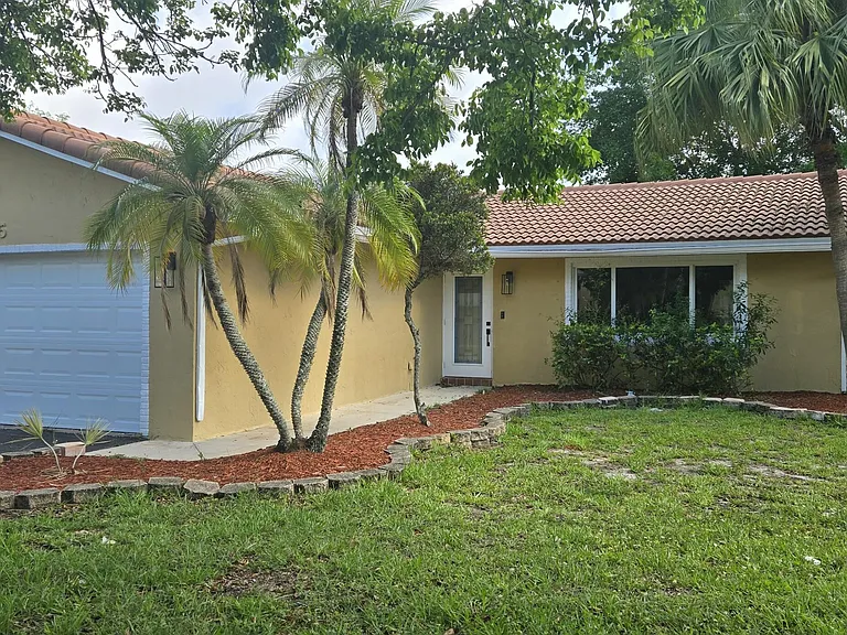 8915 NW 26th Ct — Photo 1