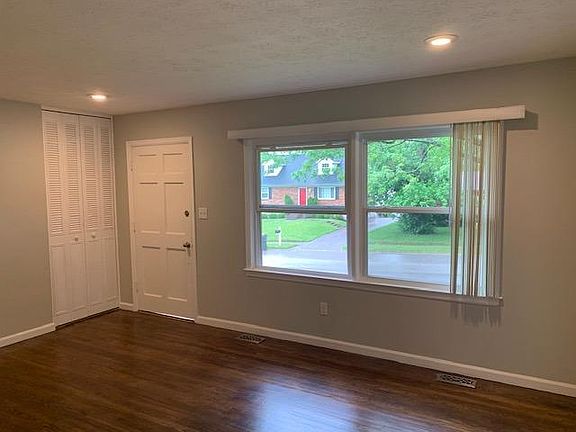 3rd image of 470 Potomac Dr