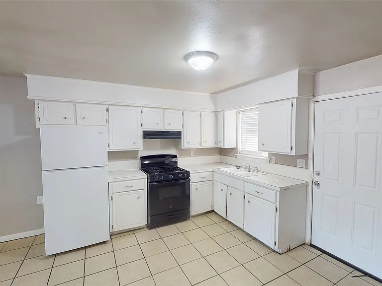 13858 S 292nd East Ave #B — Photo 4