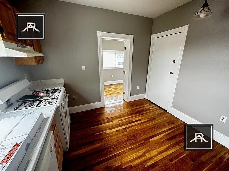 35 Adamson St #3 — Photo 2