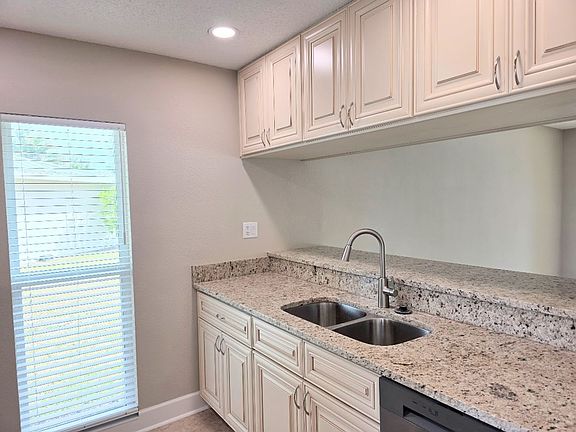 4th image of 11612 W Kingfisher Ct