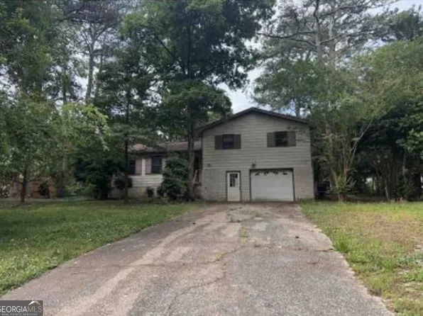 3815 Willowbrook Dr, Douglasville, GA 30135