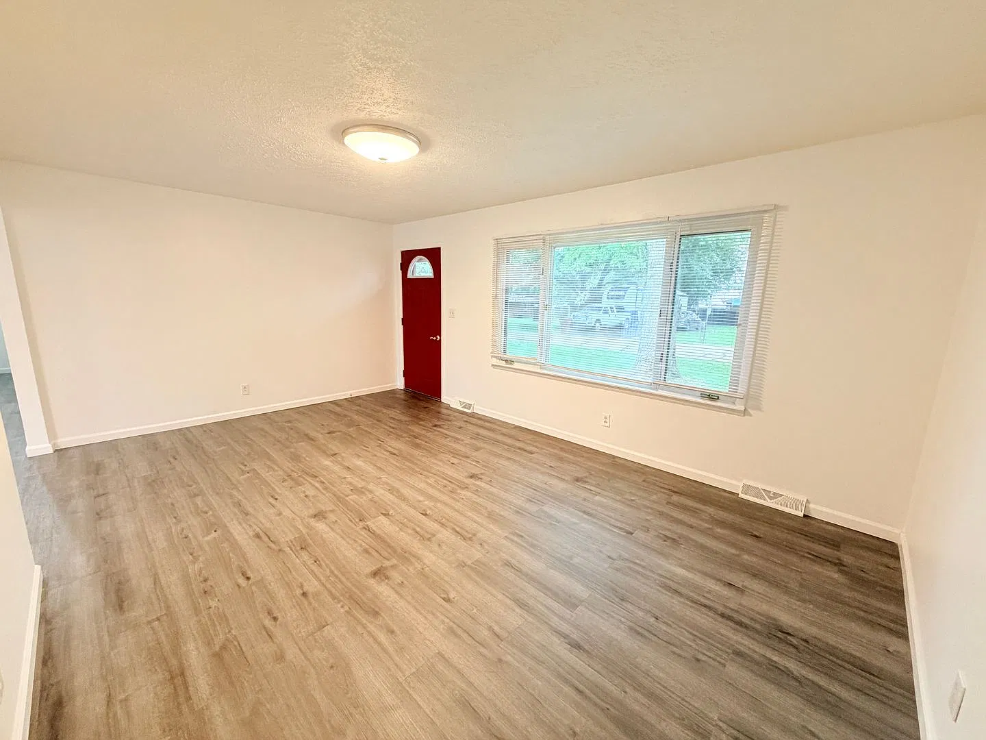 Now Showing: 3 Bedroom / 1 Bathroom Home Located At 2262 W Northgate Dr. In Columbus, In — Photo 3