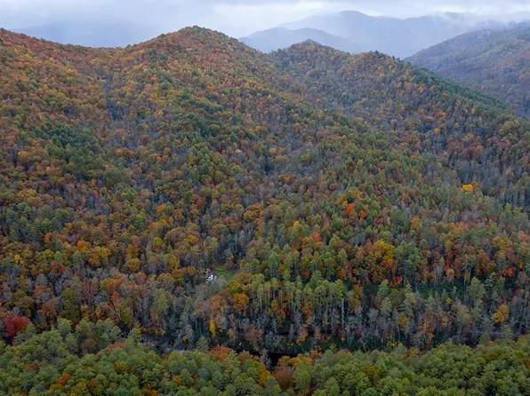 139 Iugap Rd, Robbinsville, NC 28771