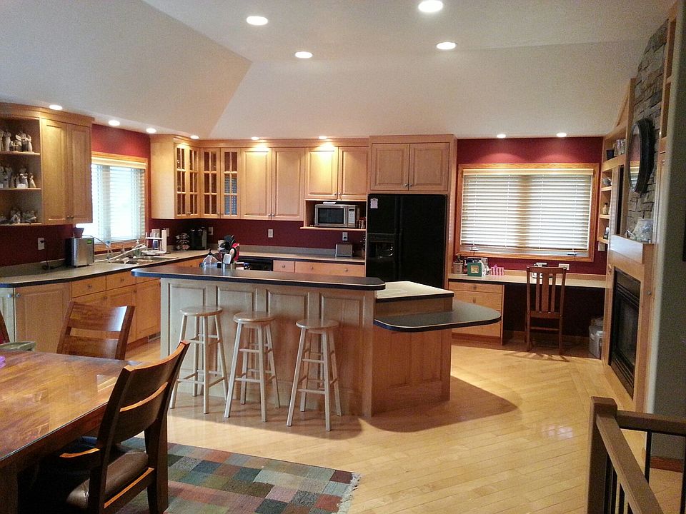 1st image of 690 Wyndemere Dr