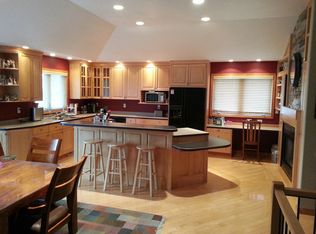 690 Wyndemere Dr, West Fargo, ND 58078