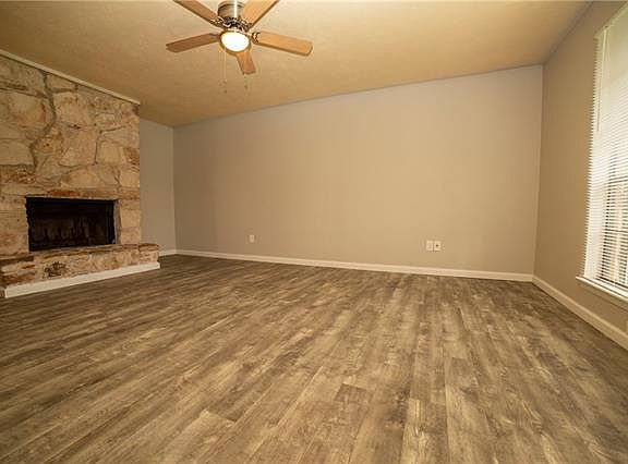 2nd image of 400 Creek Cv