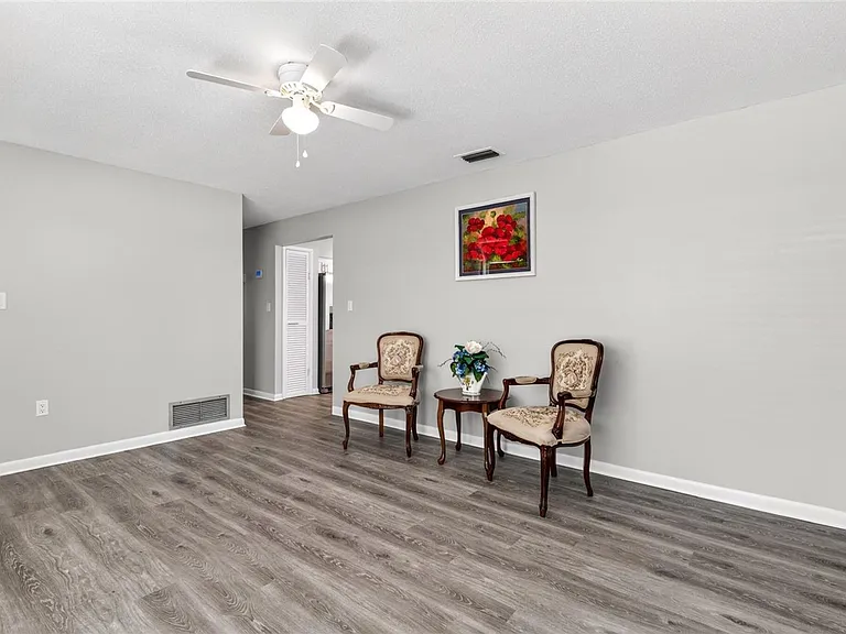 3907 NW 21st St — Photo 4