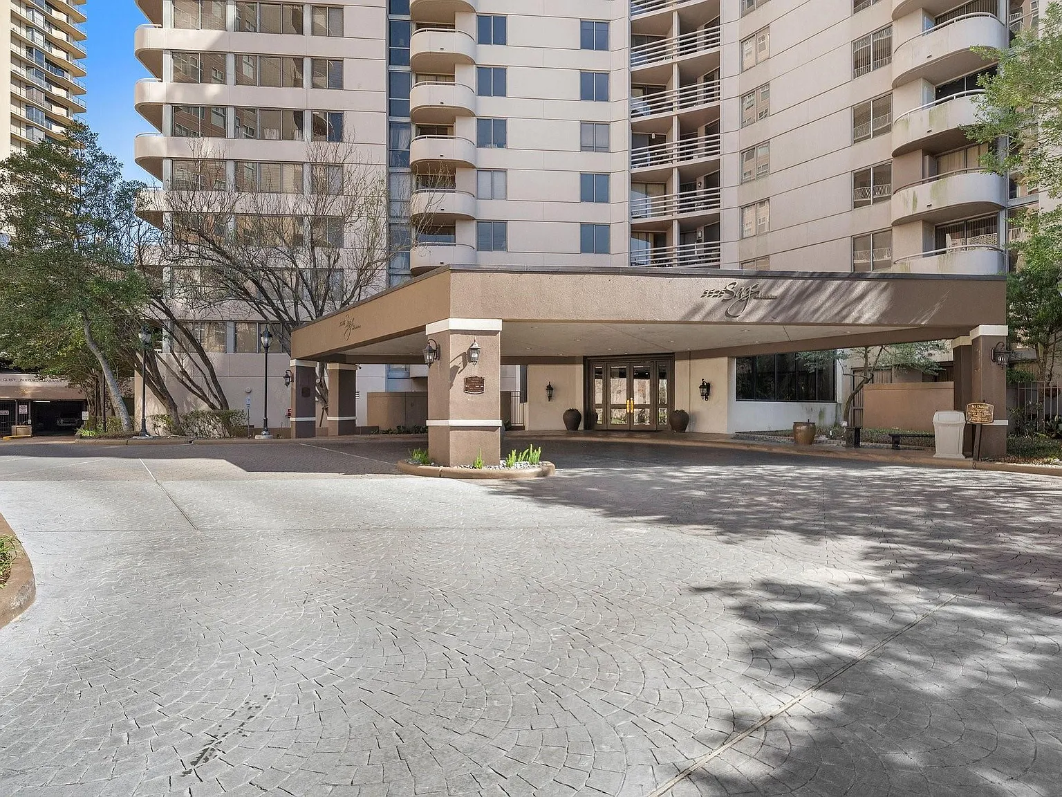 2 bed, 2.0 bath, 1221 sqft, $1,900 — Photo 3