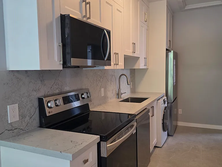82 Albert St N #2 — Photo 9