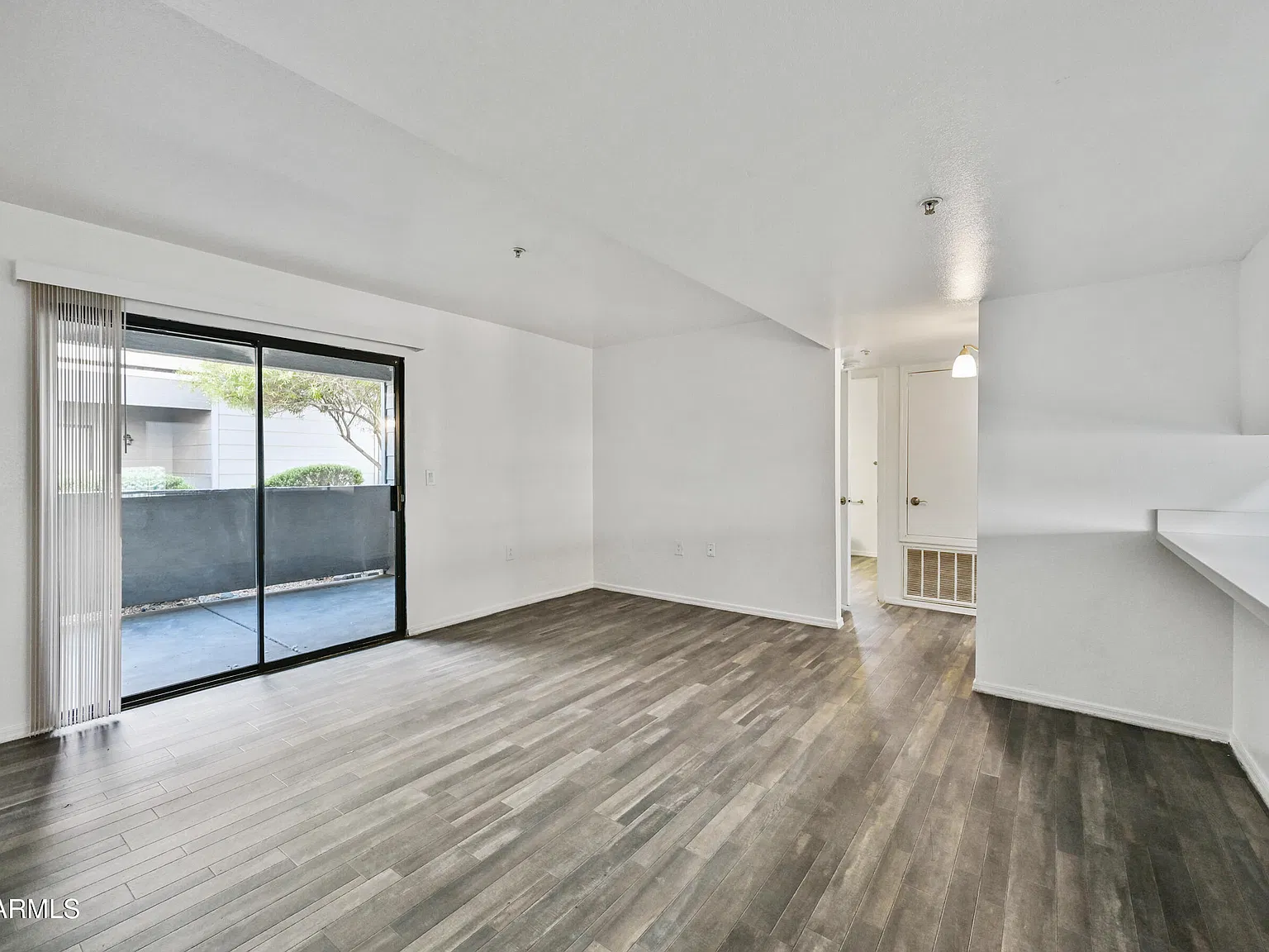 3 bed, 2.0 bath, 1064 sqft, $1,299 — Photo 3