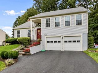 8223 Walnut Ridge Rd, Fairfax Station, VA 22039