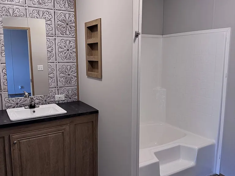 211 Oxford Cir — Photo 9