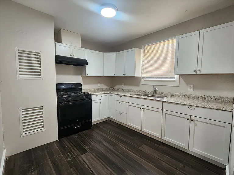 138 W Marion St — Photo 15