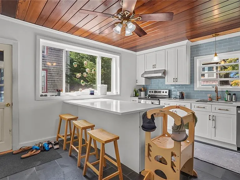 2 Channing Pl — Photo 10