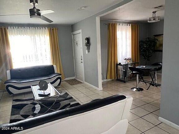 3rd image of 1417 W PEPPER Place N