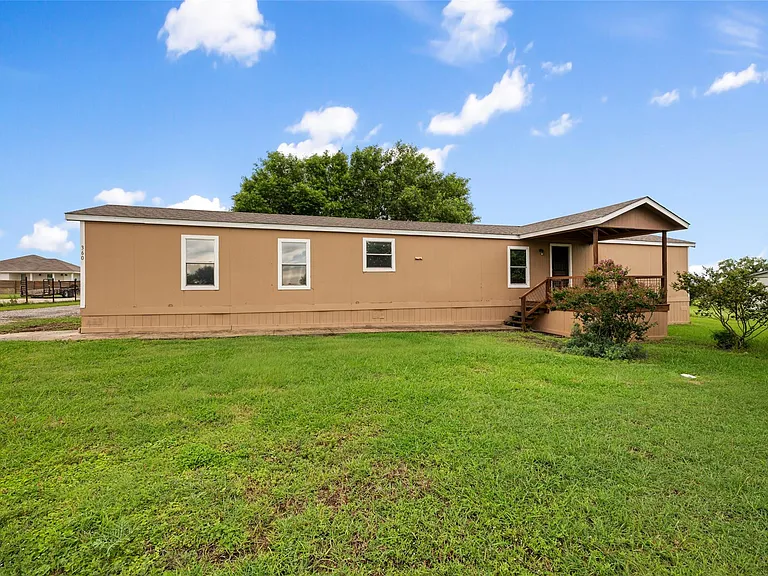 360 Shady Oaks #A — Photo 2