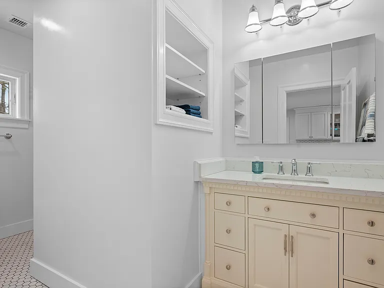 74 Montauk Hwy — Photo 9