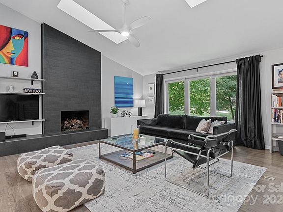 3rd image of 8 Pine Spring Dr