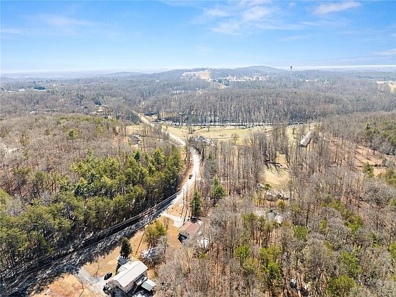 3rd image of 815 Copper Mines Rd