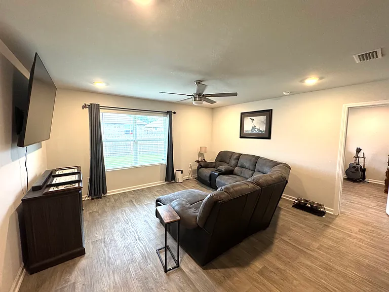 17176 Muse St — Photo 11