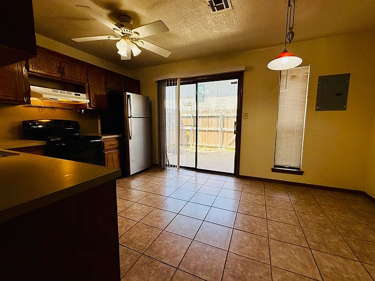 1901 E Lindsey St #30 — Photo 4