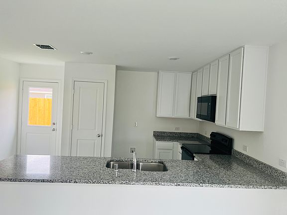 4th image of 122 Harvest St