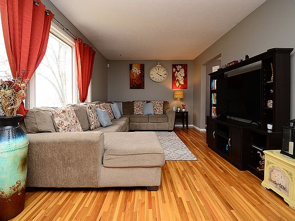 5th image of 12889 Valley St