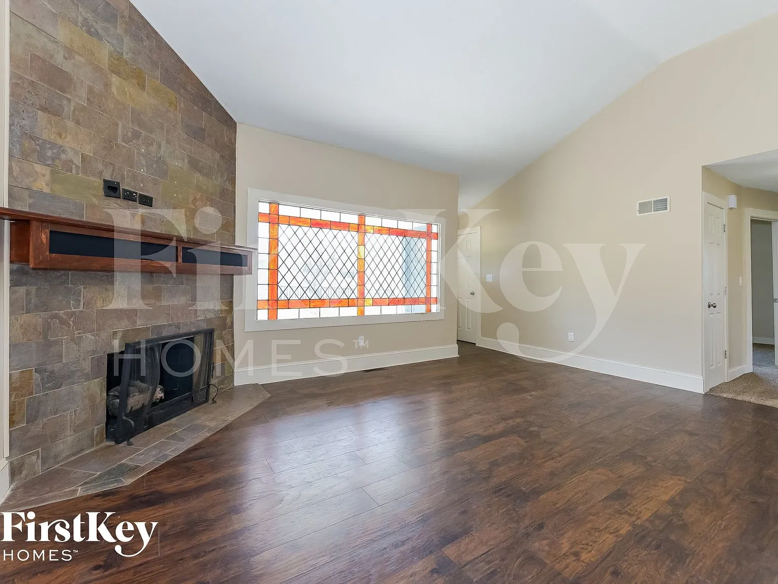 3 bed, 2.0 bath, 2600 sqft, $2,305 — Photo 3