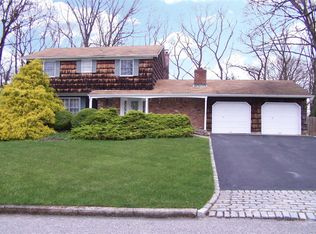 24 Rockhall Ln, Rocky Point, NY 11778
