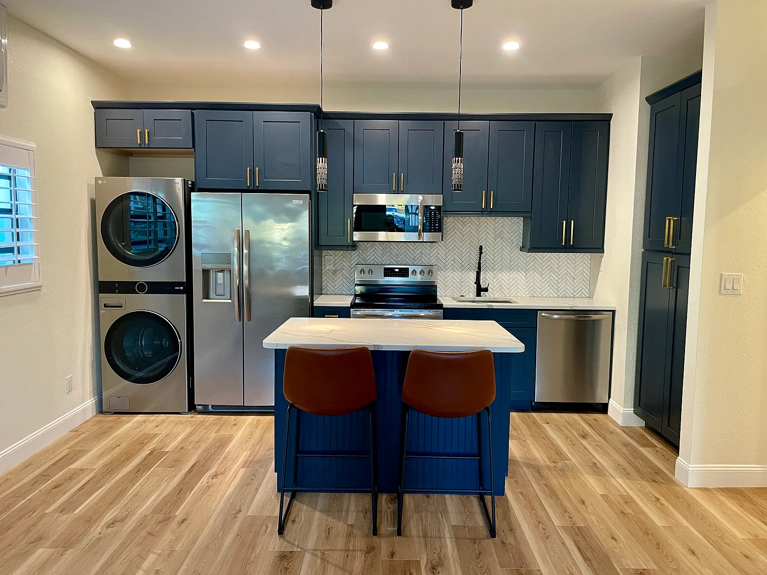 635 Broadway Way — Photo 2