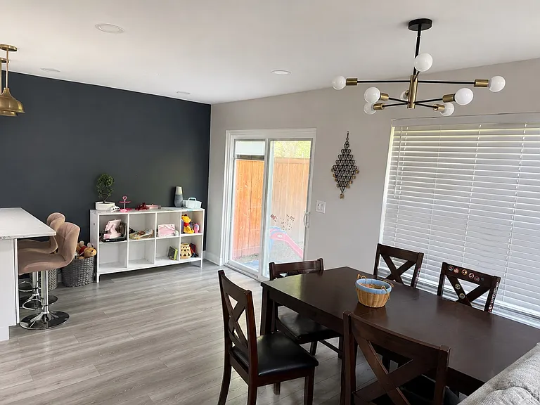 322 Bloomfield Ct — Photo 3