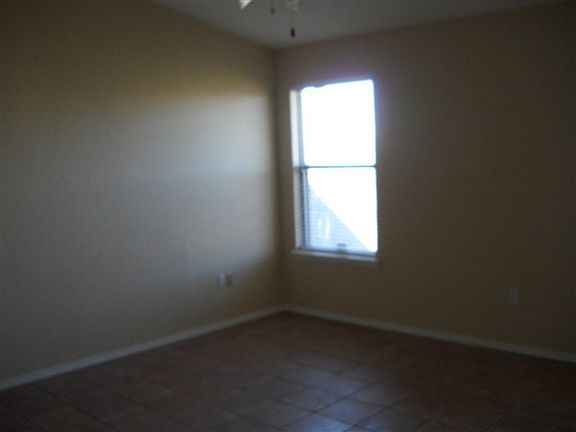 3rd image of 4117 SW Parkridge Blvd