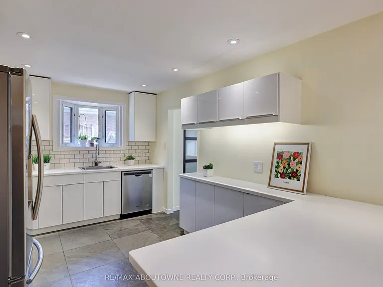 497 Anthony Dr — Photo 11