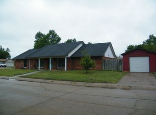 133 N Rimrock Rd, Enid, OK 73703