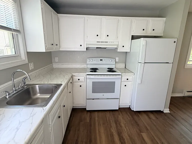 451 Main St #4 — Photo 2
