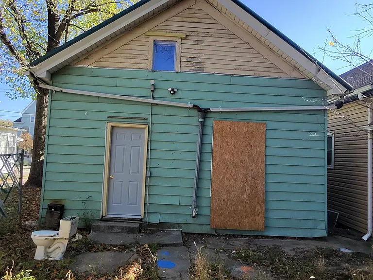 1409 S Western Ave — Photo 17